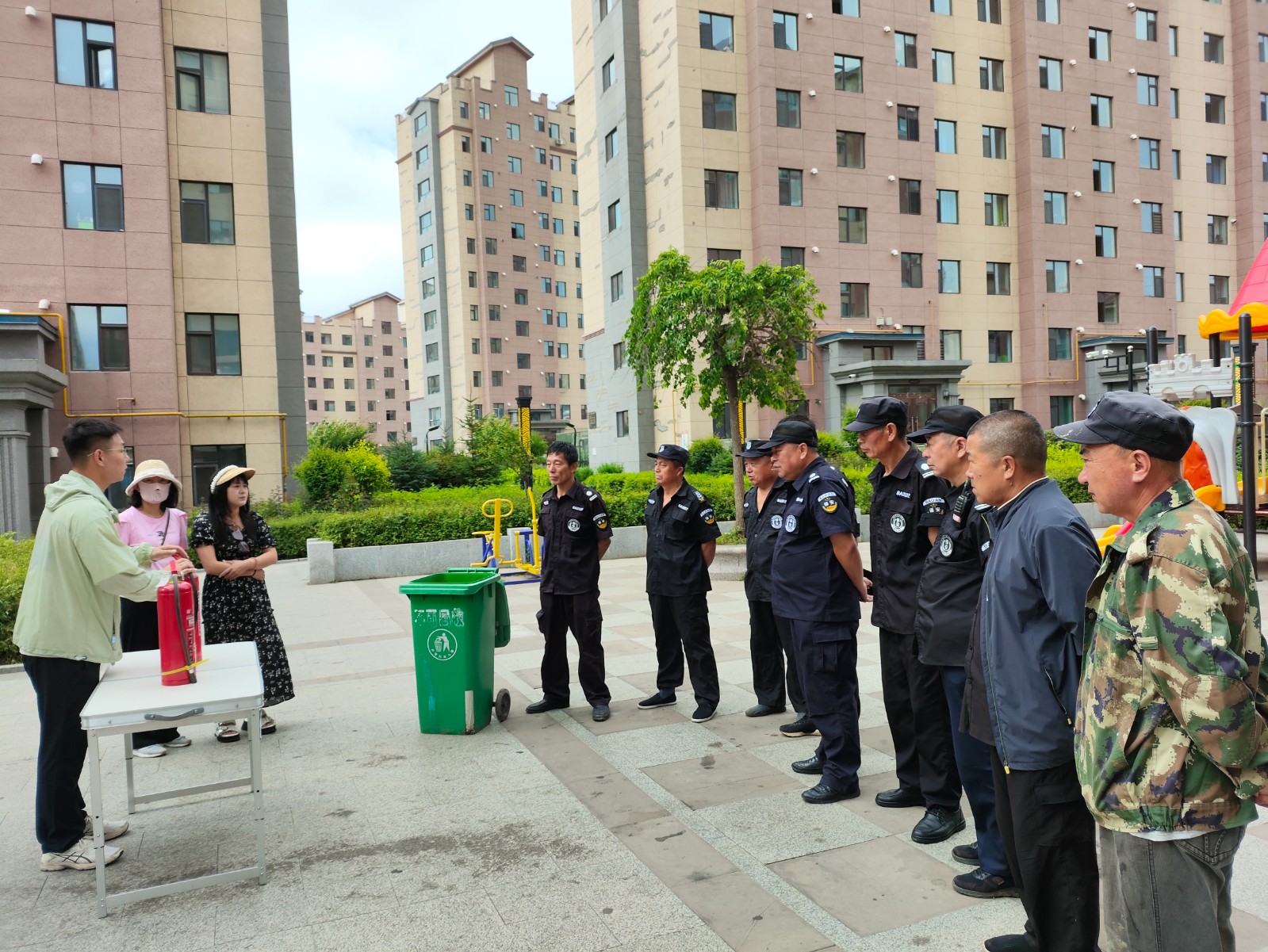 勝利街道文苑社區(qū): 消防演練進(jìn)社區(qū) 守護...